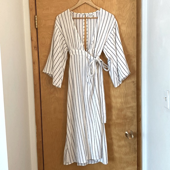 Billabong Dresses & Skirts - Billabong White Pinstripe Kimono Wrap Maxi Dress womens Size Medium